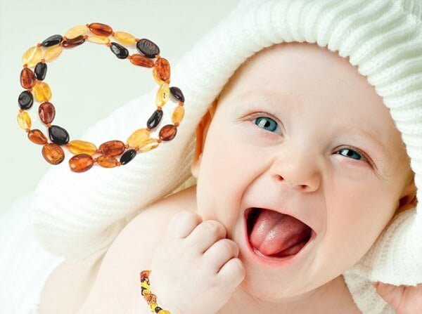 Vòng hổ phách và hạt đeo cho bé đang mọc răng: Lời cảnh báo dành cho cha mẹ