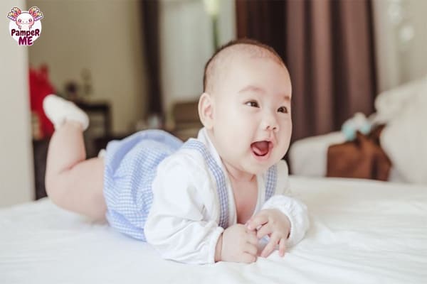 Trẻ mỉm cười